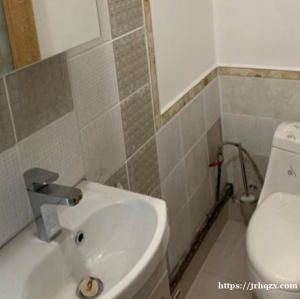 94省Creteil房屋出租，适合长租或短租搭铺，房屋位于别墅区，朝南坐北，环境