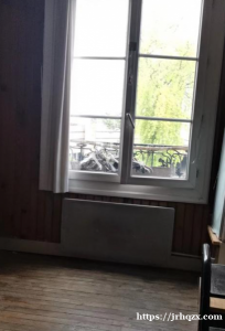 直接房东,别墅里一房间出租320欧全包。公交车一个站可转地铁，住