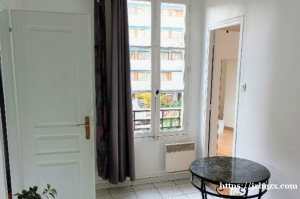 13区地铁port de choisy. 麦当劳对面高楼studio28平米，新