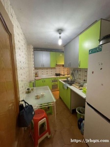 8月1号起租！可看视频！ Parla火车3分钟！ —-3室1厅1卫1厨+阳台+空调整租 —-3楼带电