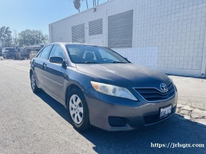 卖一台 2011 Toyota Camry LE