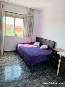 3号线San fermin地铁站 __- 4室1厅1200欧 __-地铁口出来就是,15min直达市