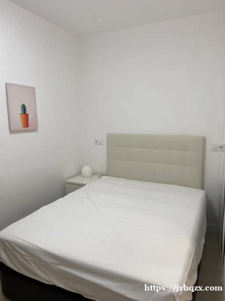 马德里市中心 3号线callao地铁站-2套单身公寓,包物业+暖气+网费 马德里市中心 3号线callao地铁站-2套单身公寓,包物业+暖气+网费