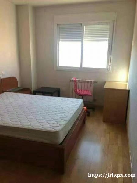 3号线San fermin地铁站 __-大床房+独立卫生间出租。 __-高档住宅小区,内有绿地,网球 3号线San fermin地铁站 __-大床房+独立卫生间出租。 __-高档住宅小区,内有绿地,网球