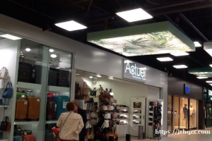 45省首府奥尔良最大型 欧尚 商业中心内30年皮包老店转让,位置优客流量大生意好