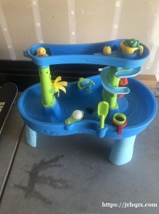 儿‮水童‬‎桌玩具，9成新，适‮3合‬‎-6岁的幼儿。$20