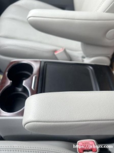 Toyota Sienna XLE 2014 8座车出售 无事故，车辆干净，里面是灰色皮椅，有天窗