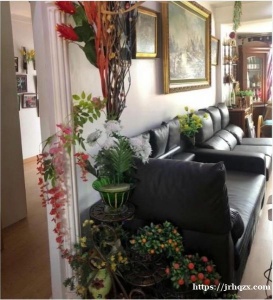 马德里近一号线puente de vallecas出租三房一厅， 均为大床房，房间均20平米，面积大