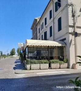 Reggio Emilia 周边城市(1946年)历史老酒吧转让