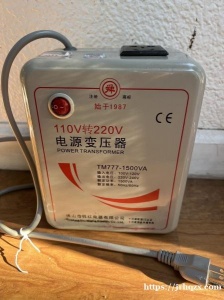 转让2000瓦电压转换器变压器110V至220V变压器适配器，用于美国欧洲和亚洲家用电器