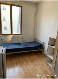 在1 3号一14号地铁有一间房间出租，marie de saintouen 家具都有，和旅管一样