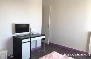 单人单独房间 20€每天，双人 30€ 每天￼￼￼，周租，月租