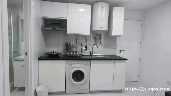 3号线San fermin地铁口2分钟 —-两套单身公寓+空调暖气出租 —-1楼带电梯,新装修,新家 3号线San fermin地铁口2分钟 —-两套单身公寓+空调暖气出租 —-1楼带电梯,新装修,新家