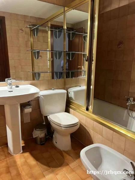 Getafe 别墅(小洋楼)4室2卫+露台+车库+空调暖气整租 __- 位于CALLE MIZAR, Getafe 别墅(小洋楼)4室2卫+露台+车库+空调暖气整租 __- 位于CALLE MIZAR,