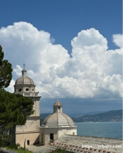 La spezia 海边城市旺铺转让 夏天有游轮和非常多的游客，靠近五渔村 因有另外的发展，故转让店