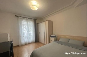 15区Convention 有1个独立房间短租（6个月) 跟房东一起住，总共三个房间