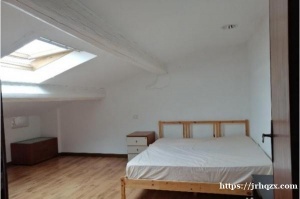 san giusto，大coop附近，向日葵幼儿园对面房间搭铺，要求爱干净的上班族，