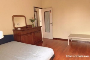 华人街附近cenisio一个大单间出租，交通便利公司地铁电车12/14路 医院