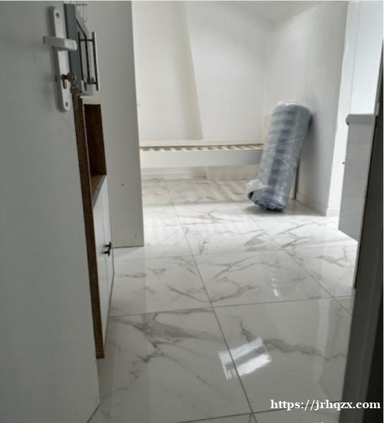 94 Studio 出租面积 13平 全新装修 独立厨房和卫生间带微波炉和冰箱房间有柜子 94 Studio 出租面积 13平 全新装修 独立厨房和卫生间带微波炉和冰箱房间有柜子