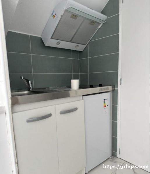 94 Studio 出租面积 13平 全新装修 独立厨房和卫生间带微波炉和冰箱房间有柜子 94 Studio 出租面积 13平 全新装修 独立厨房和卫生间带微波炉和冰箱房间有柜子