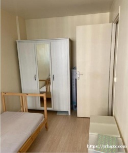 13区中国城一房间出租只限住一人，有住房证明，有基本家具，附近有中超生活十分方便，治安很好