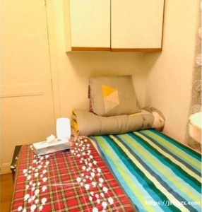 在巴黎中心的富人区非常安全，交通非常方便opera三个站，去老佛爷三个站就到了