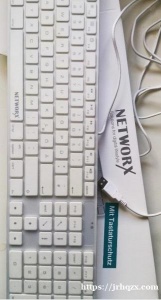 出全新白色USB键盘，Networx, 键盘膜还在上面。