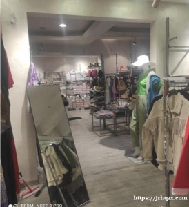 Montecatini旅游小镇步行街服装鞋饰品店转让