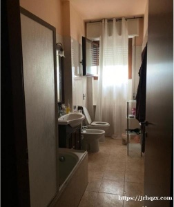 米兰边garbagnate milanese出大单间 大阳台 有空调 /风扇 夏天