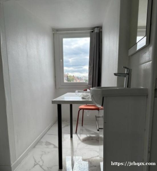 94 Studio 出租面积 13平 全新装修 独立厨房和卫生间 带微波炉和冰箱 94 Studio 出租面积 13平 全新装修 独立厨房和卫生间 带微波炉和冰箱