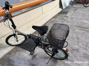 出售一辆女士自行车，可以折叠，可以上地铁！骑行非常轻便！海军部附近