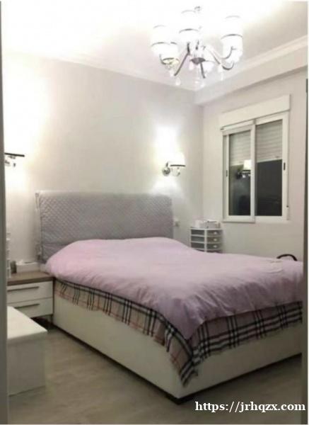 10号线Batan地铁站 —-4个大床房出租 —- 带独卫的750欧,其余3间600欧 10号线Batan地铁站 —-4个大床房出租 —- 带独卫的750欧,其余3间600欧