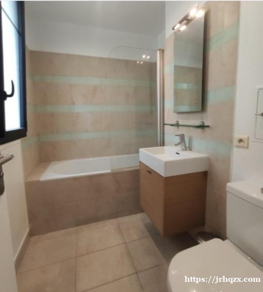 位于Boulogne Billancourt 北部,富人区, 毗邻十六区,地铁10号线Jean Ja 位于Boulogne Billancourt 北部,富人区, 毗邻十六区,地铁10号线Jean Ja