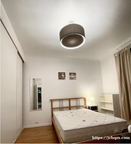 位于Boulogne Billancourt 北部,富人区, 毗邻十六区,地铁10号线Jean Ja 位于Boulogne Billancourt 北部,富人区, 毗邻十六区,地铁10号线Jean Ja