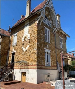 78 mureaux 近塞纳河整栋豪华别墅出租英伦风格火山石建筑，三层别墅➕地下室。居住面积200平