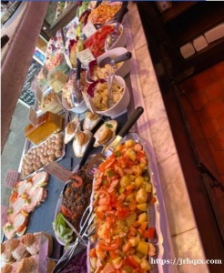 94区法餐外卖店出售商业街法餐外卖店monoprix就在旁边 ，现在专做打包，只做客