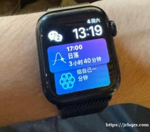 Apple Watch se第二代（数据网络版） 电池容量百分之94。 屏幕有明显划痕，亮屏不明显。