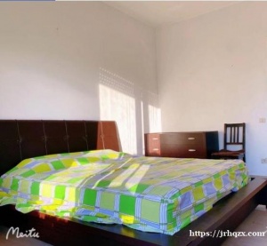 中国街附近 欧洲超市楼上， 有一大房间带阳台 和一个小房间搭铺 正规房间， 家具齐全 环境好