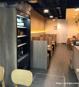 13区巴黎士多楼上一店面转让，可营各业，可签全新bail，店面45平方，房租1800ht