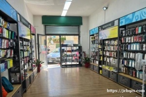 佛罗伦萨市中心附近手机店转让，50平方，公司学校 旁边 ，人流大，房租便宜生意稳定