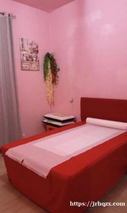 普拉托，店转让，一栋楼楼上楼下门进出没有别人打扰了。本人要去别的国家，想要的过来当面谈