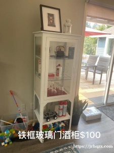 二手家具转让：电动牛皮沙发$100，宜家买单人布艺沙发$150，铁框玻璃酒柜$100