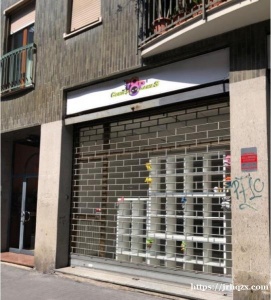米兰旺铺出租，VIA OLTROCCHI 5号，富人区，一个门面，有烟囱，80平方，带一个大地下室