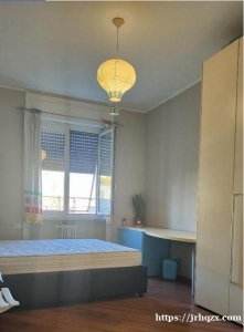 米兰内有大小房间空出预定出租，安静整洁卫生，室内禁止抽烟！是做美甲，推拿 美容理发 店员工作理想