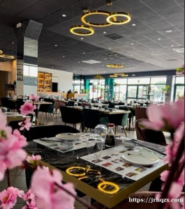 66livorno 周边日本餐，因股东离开，需要转让餐馆。500平方，餐馆140位置停车位可停百两车