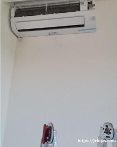 Via ugo betti 153，出租2个房间，一厨一卫，新装修，家具正在装，现在没有照片，可以看