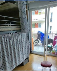 招上铺一位，位置在噶得需曼附近，中央供暖，干净卫生，有阳台，中央供暖，要求不抽烟，下斑不要太晚。