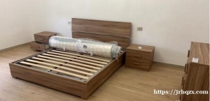 便宜出租米兰郊区， 一室一厅， 两室一厅的， 可短租， 可长租， 带车库， 交通不便， 需有车或摩托