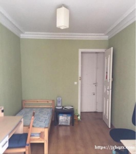 房间招租，所属街区靠近18区mairie治安很好，租客限女学生。