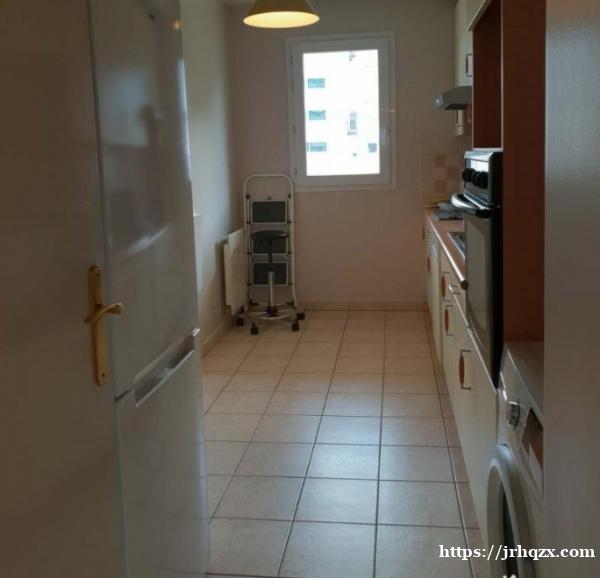 92省富人区châtillon(沙蒂永)92320 单间出租 精装家具齐全 环境优雅房间双人床 衣柜 92省富人区châtillon(沙蒂永)92320 单间出租 精装家具齐全 环境优雅房间双人床 衣柜